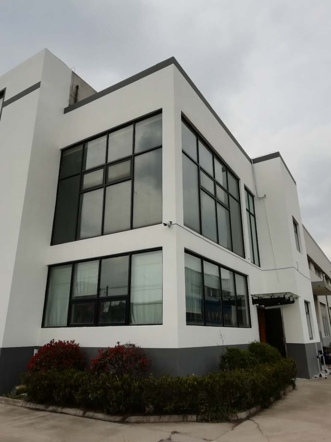 晶沪堂办公楼节能建筑玻璃膜