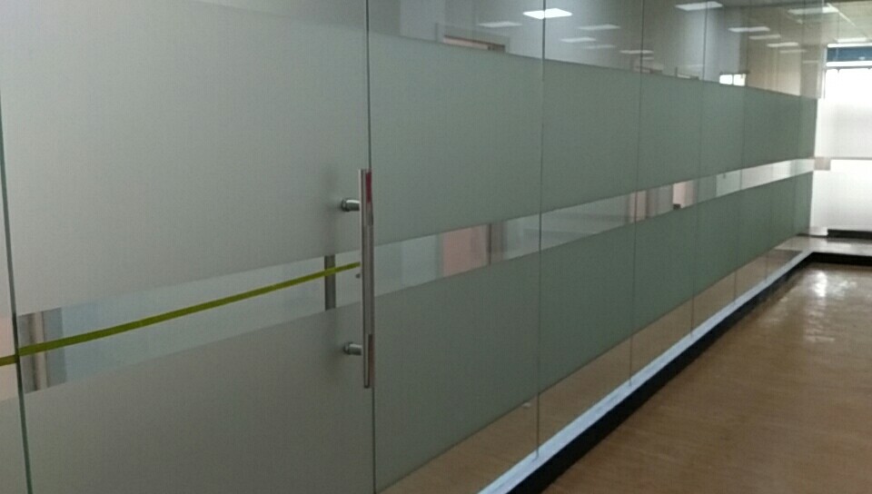 闵行园区北路-办公室装饰磨砂纸贴膜施工案例